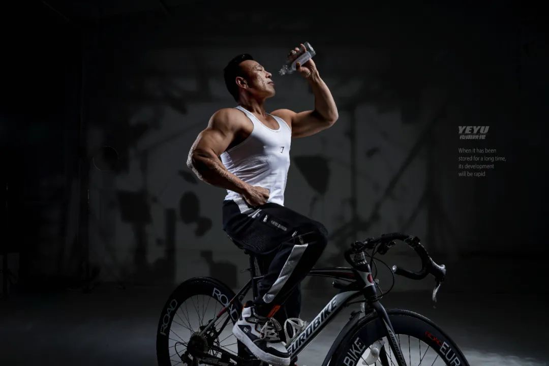 人物专访|诗者,天地之心;健者,自强不息。他是诗人,也是健美运动员 人物专访|诗者,天地之心;健者,自强不息。他是诗人,也是健美运动员